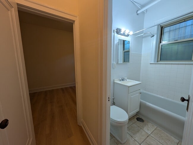 Photo - 2532 N Sawyer Ave Unit 105