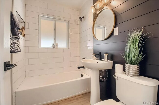 Photo - 2515 Olive St