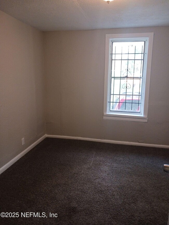 Photo - 1257 W 25th St