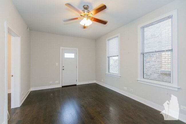 Building Photo - 3309 N Southport Ave Unit G