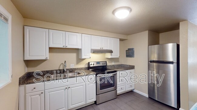 Building Photo - 333 Bonnie Ct Unit 1