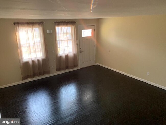Photo - 881 Wedgewood Dr