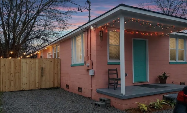 Building Photo - 2017 Comstock Ave Rental