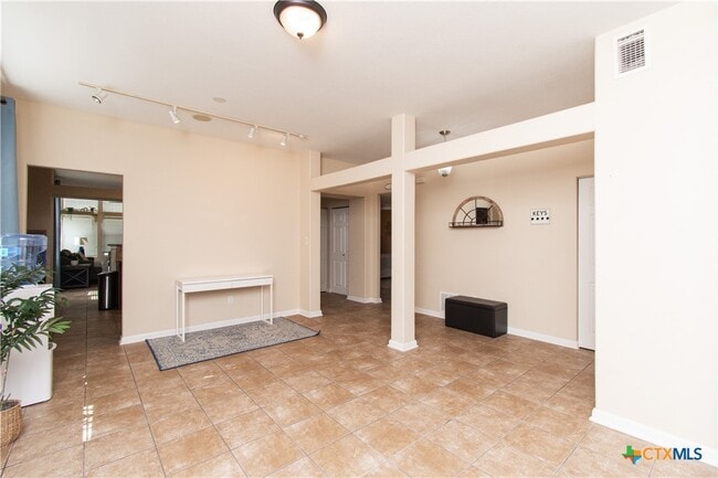 Photo - 421 Shadow Point