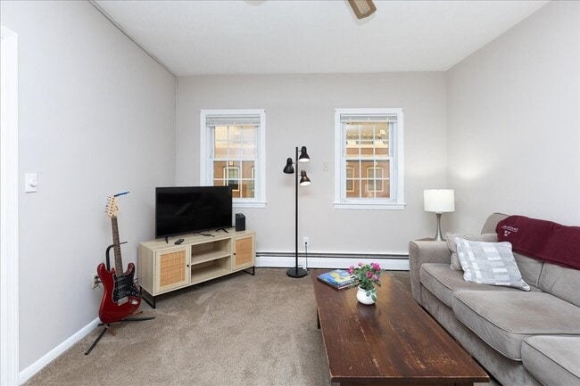 377 Bunker Hill St Unidad 2
