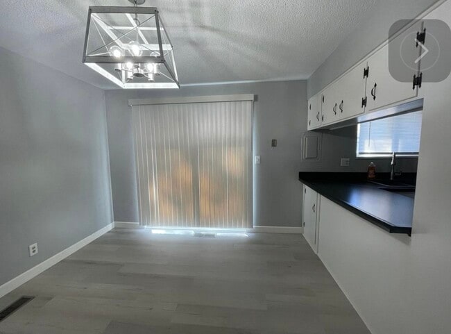 Photo - 709 Mackenzie Dr