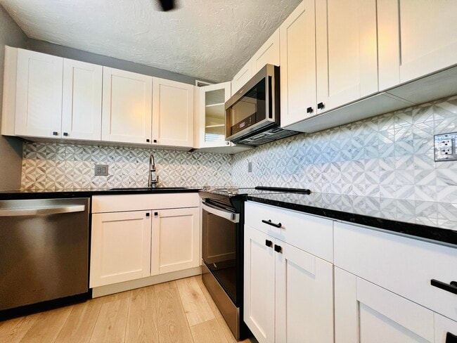 Building Photo - 260 Dorchester K