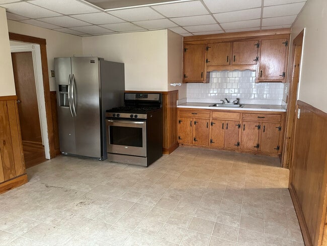 Building Photo - 36-38-38 Forest St Unit 1