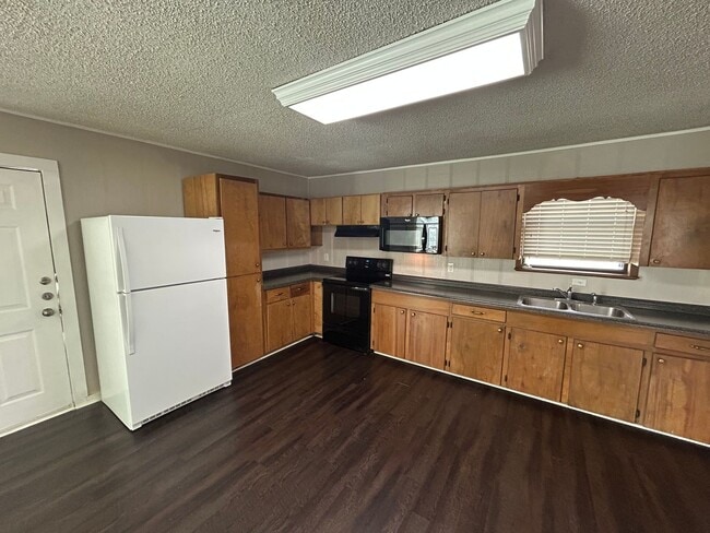 Photo - 1/1 Duplex / Fridge, Washer & Dryer Included / Large Front Deck / Small Fenced in Side Yard/ NBISD