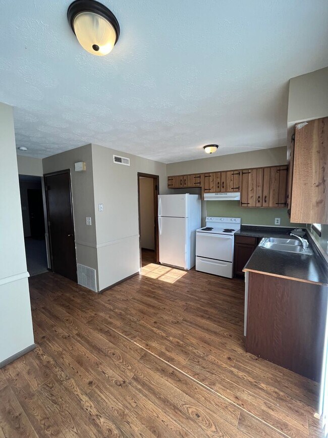 Photo - 2 bedroom 1.5 bath townhome in a great location!