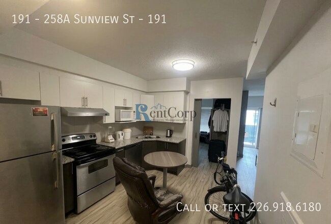 Photo - 258A-258A Sunview St