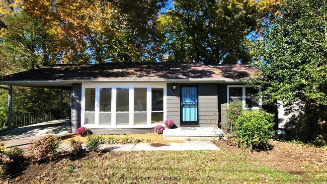 Building Photo - Beautifully updated 3-bedroom, 2-bath home...