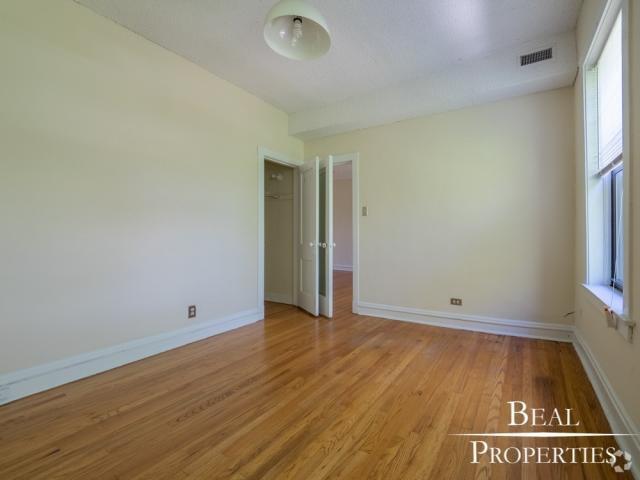 Building Photo - 2 bedroom in CHICAGO IL 60657 Unit W3 Rental