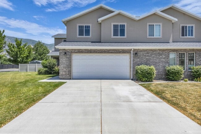 Building Photo - 4 Bedroom 3 Bathroom Home in Springville!