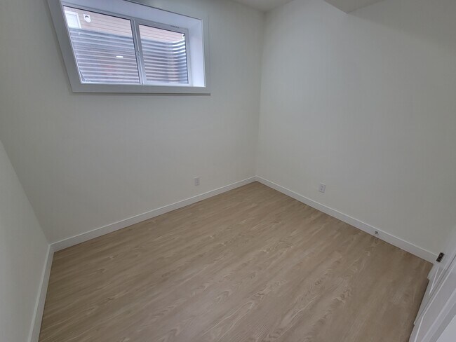 Photo - 20821-2019A 19A Ave NW