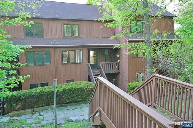 Building Photo - 9 Village Way Unit 4