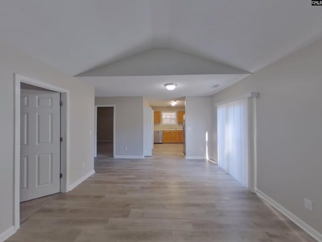 Photo - 562 Chisolm Way