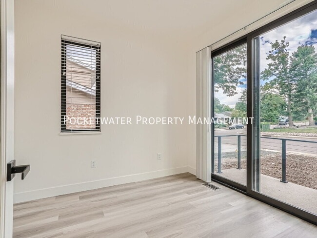 Photo - 3595 Darley Ave