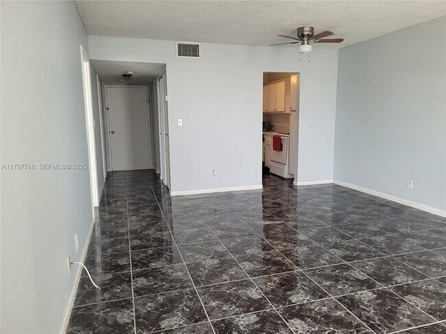 Photo - 2025 NE 164th St Unit 819