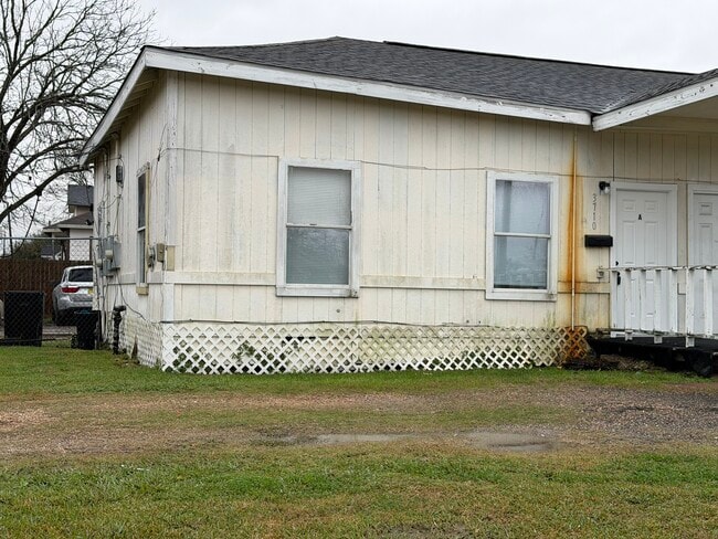 Photo - 3710 Holmes Rd