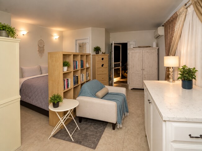 5947 Corbin Ave Unidad 5947 Corbin