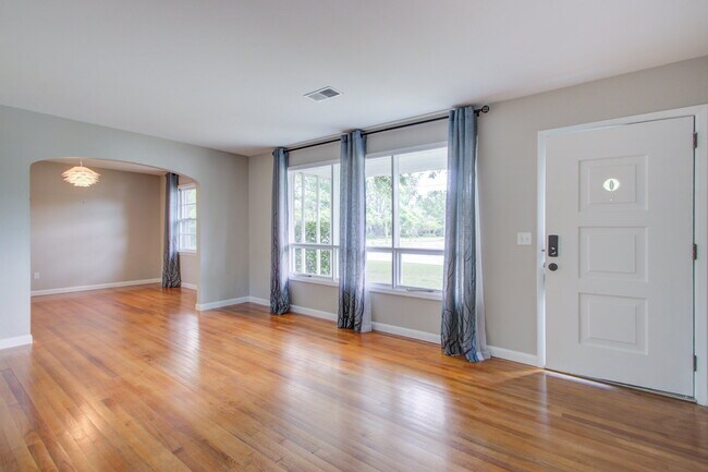 Photo - 1502 Woodcrest Ave