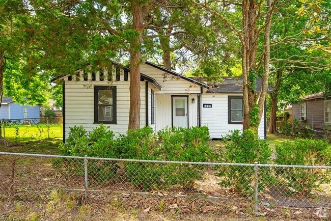 Building Photo - 6725 Bunche Dr Rental