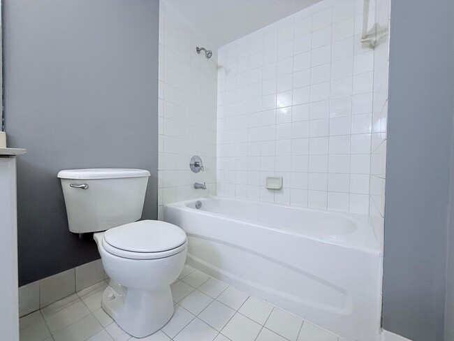 Photo - 1115 Golden Lakes Blvd Unidad 512