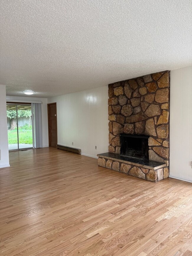 Photo - Great location in Milwaukie, OR! 3 bedroom 1 bath home with a large yard!