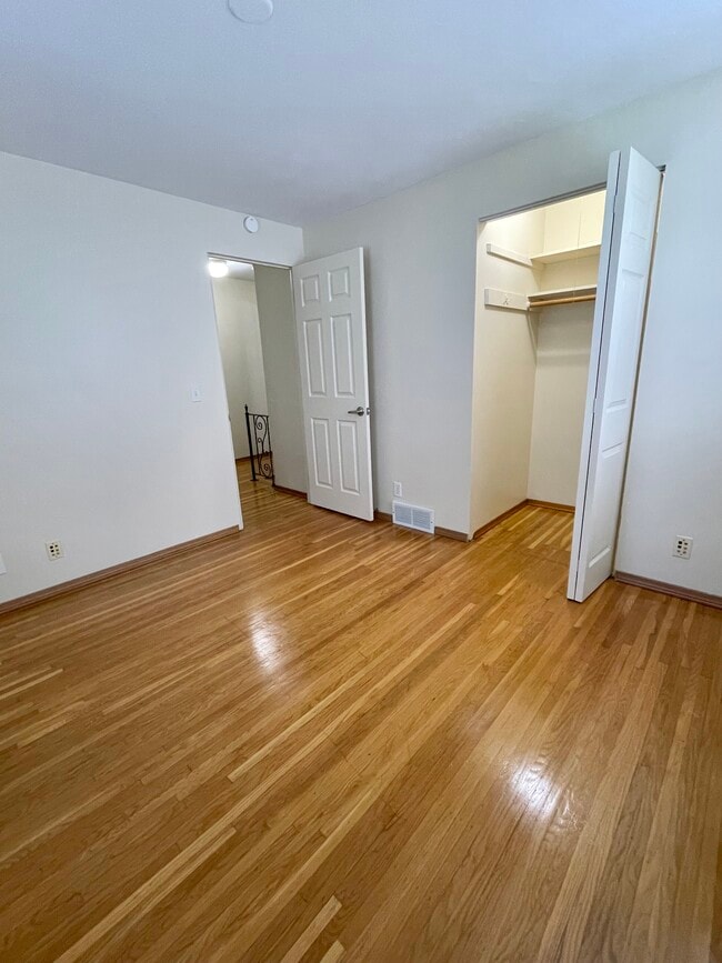 68 Moxon Dr