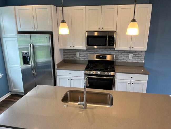 Kitchen - 587 Parkside Way Unit 18