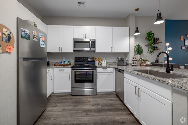 2BR, 2BA - 713SF - Kitchen - The District on 5th