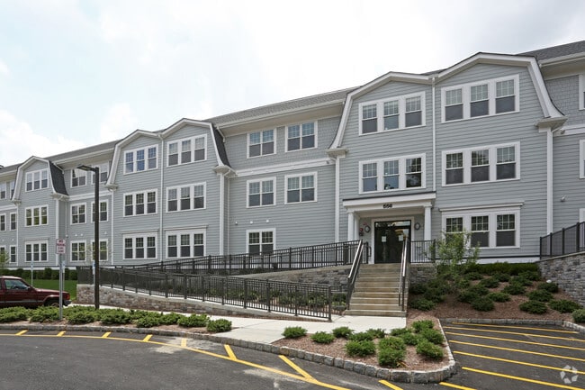 Colonial Pointe at Franklin Lakes