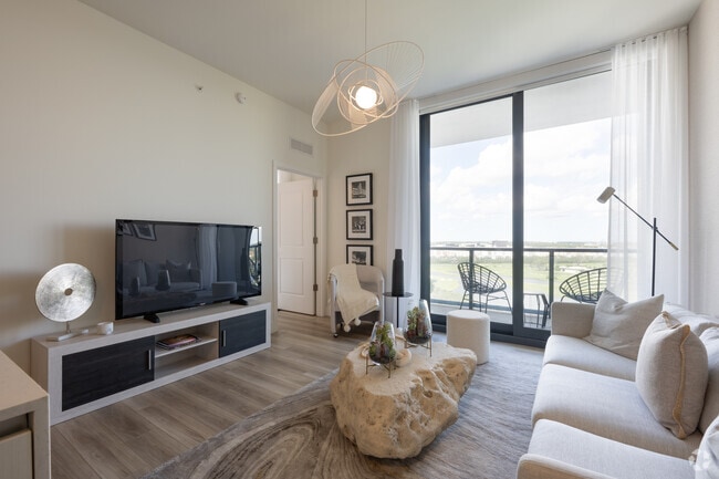 1BR, 1BA - 859SF - Living Room