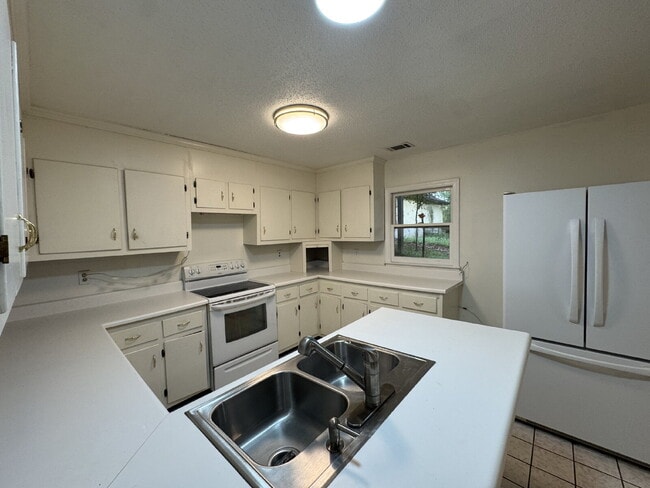 Photo - 2 bedroom 1 bathroom in Fair Play Unit A