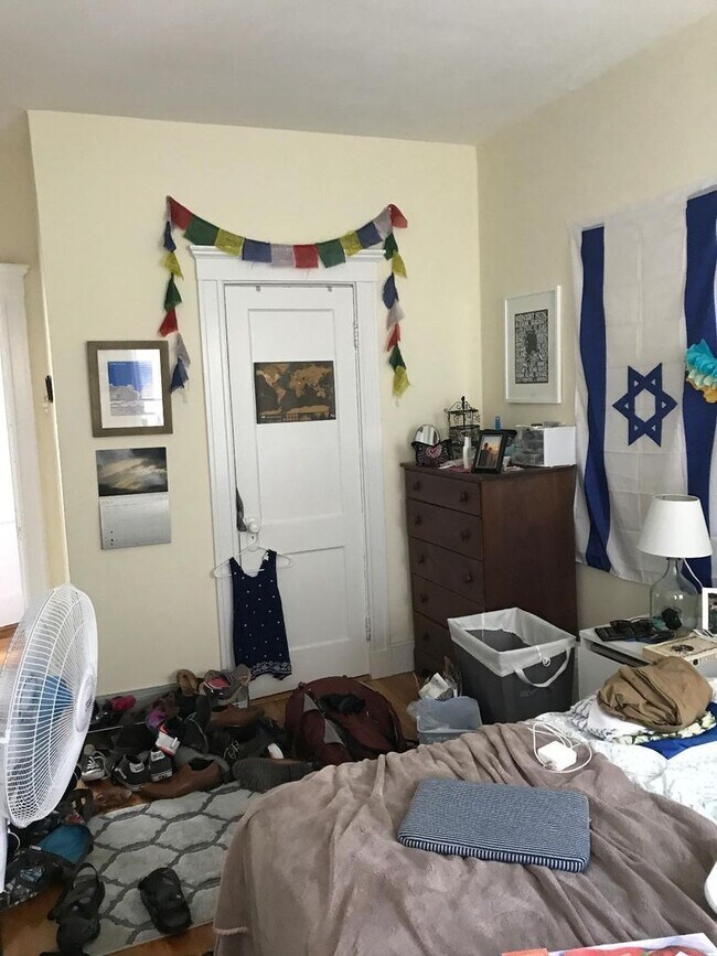 Photo - SEPT incredible 2bed in Allston! B line & ...