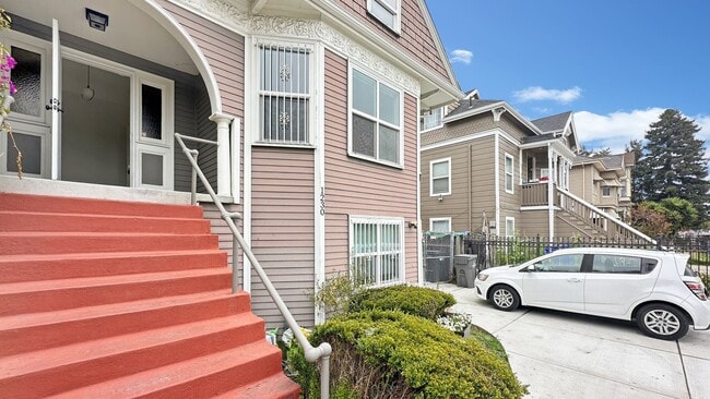 Photo - Well-maintained, Charming duplex – 3bd 2ba Upper-Level Unit Unidad Upper