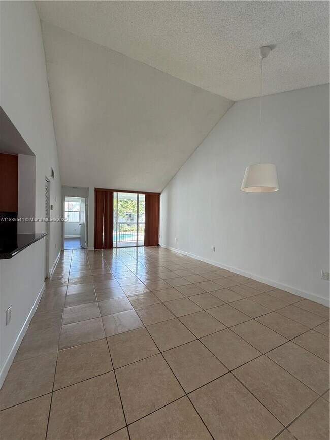 Photo - 9747 NW 48th Terrace Unidad 327