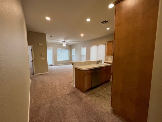 Photo - Lovely 3 Bedroom Low Maintenance Unit with New Flooring!