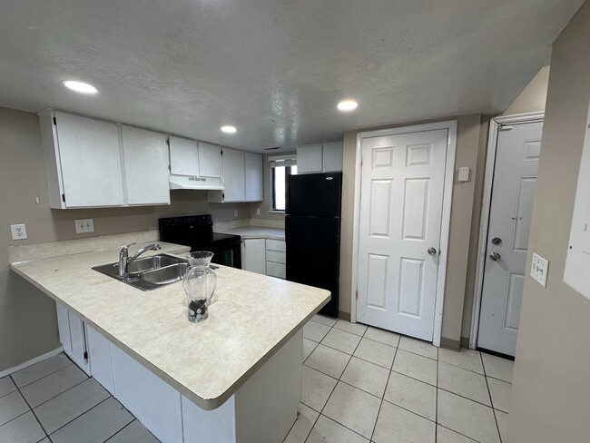 460 E Elm St