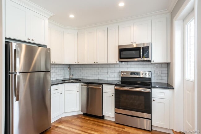 Photo - 680 Willis Ave Unit B