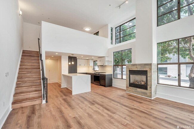 Photo - 700 Illinois St