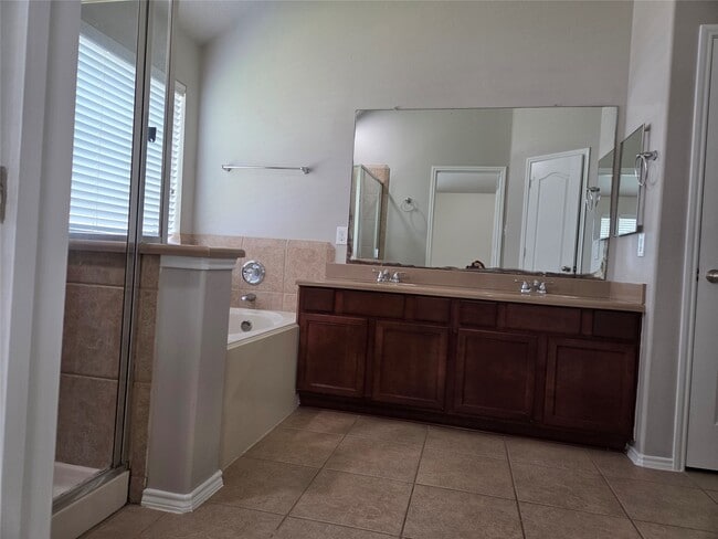 Photo - 219 Golden Grain Dr
