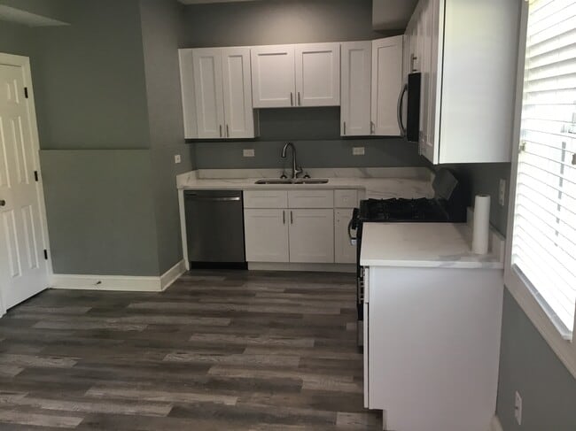 Cocina abierta - 3880 Tommy Dr Unidad Full daylight Basement