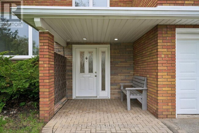 Photo - 77 Norgrove Crescent