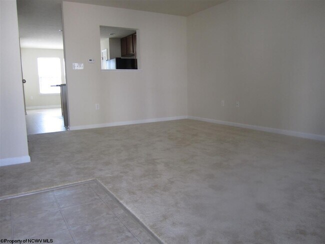 Photo - 325 Falcon Run