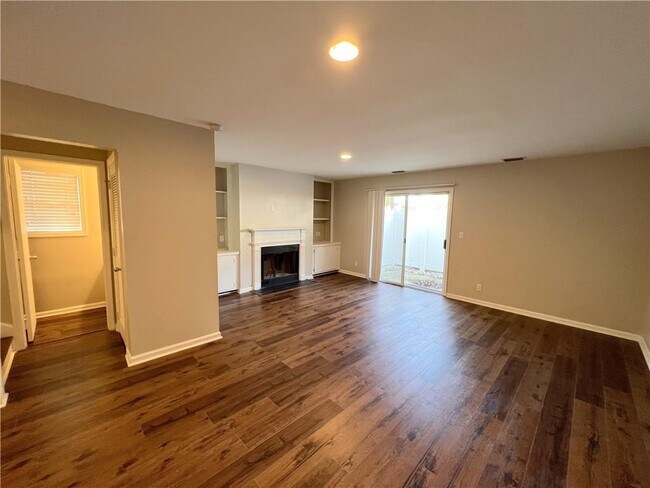 Photo - 111 S Island Square Dr