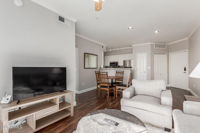 Photo - 1701 E Colter St Unidad 477