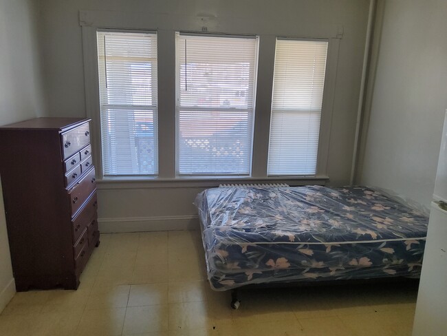 1-121 - Vine Street Apartments