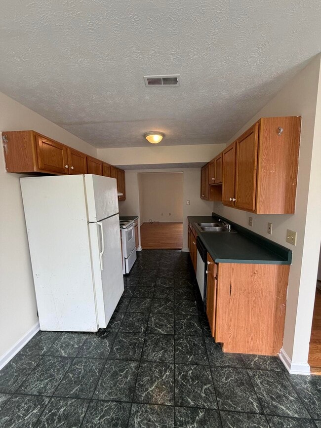 Photo - 1000 Heathcliff Dr Unit 3